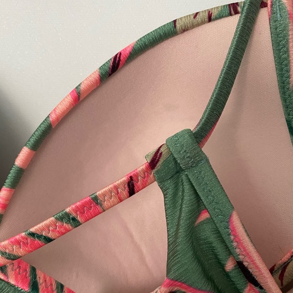 Shade & shore green tropical one piece swim 34B - Picture 6 of 6